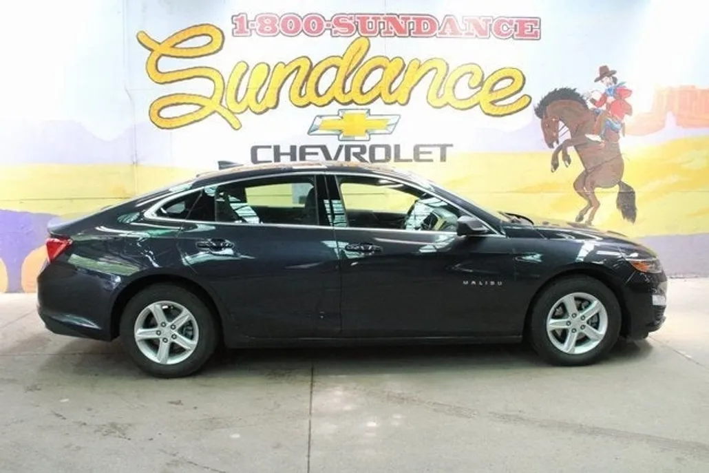 2022 Chevrolet Malibu LS photo 1