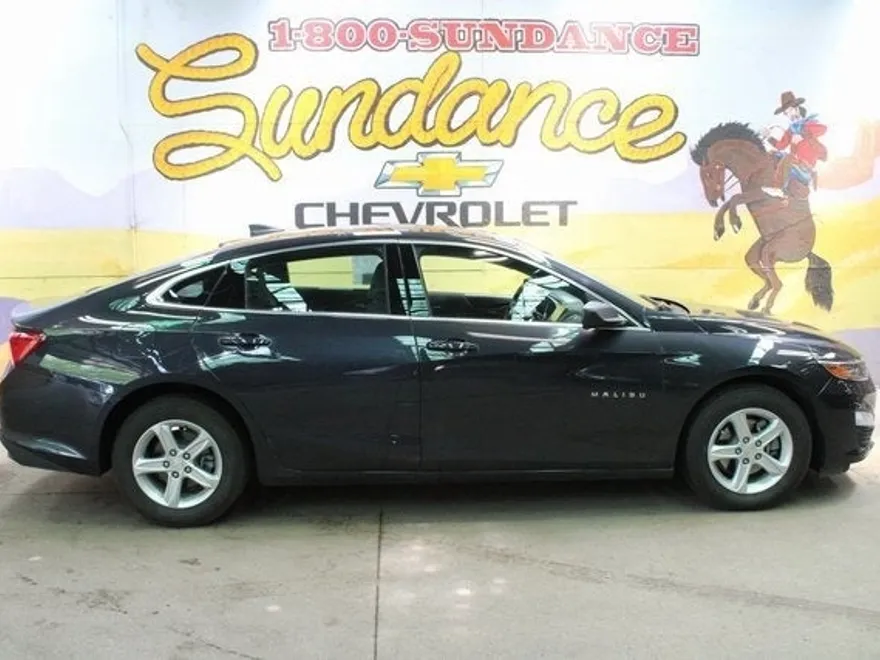 2022 Chevrolet Malibu LS photo 1