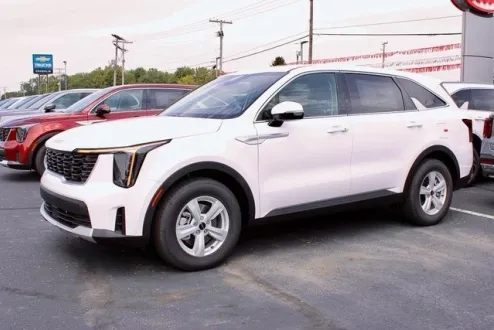 2025 Kia Sorento LX photo 2