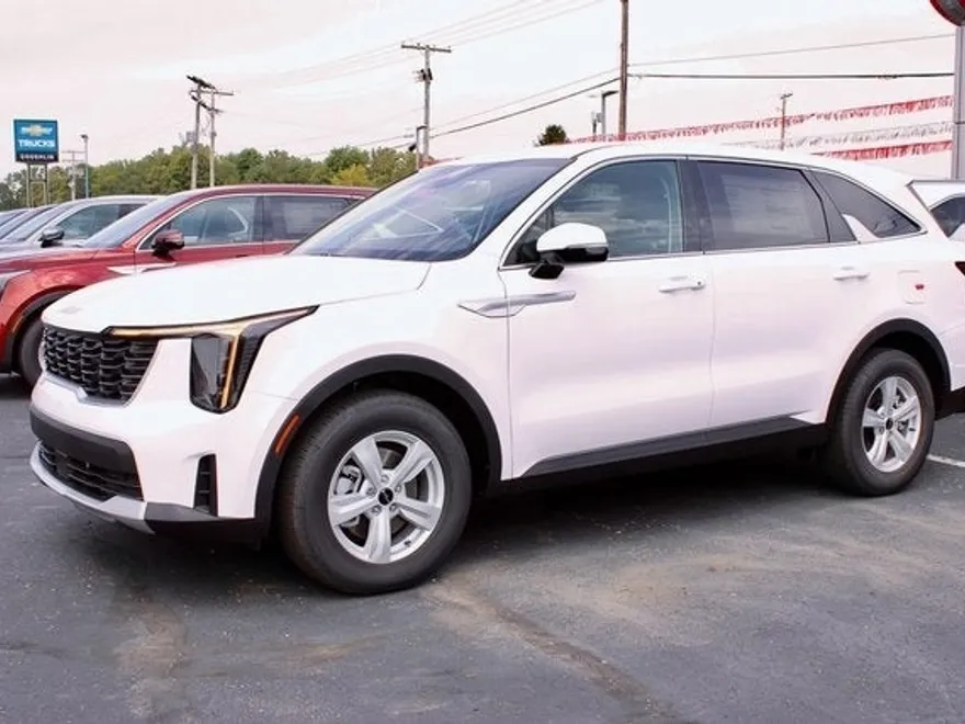 2025 Kia Sorento LX photo 2