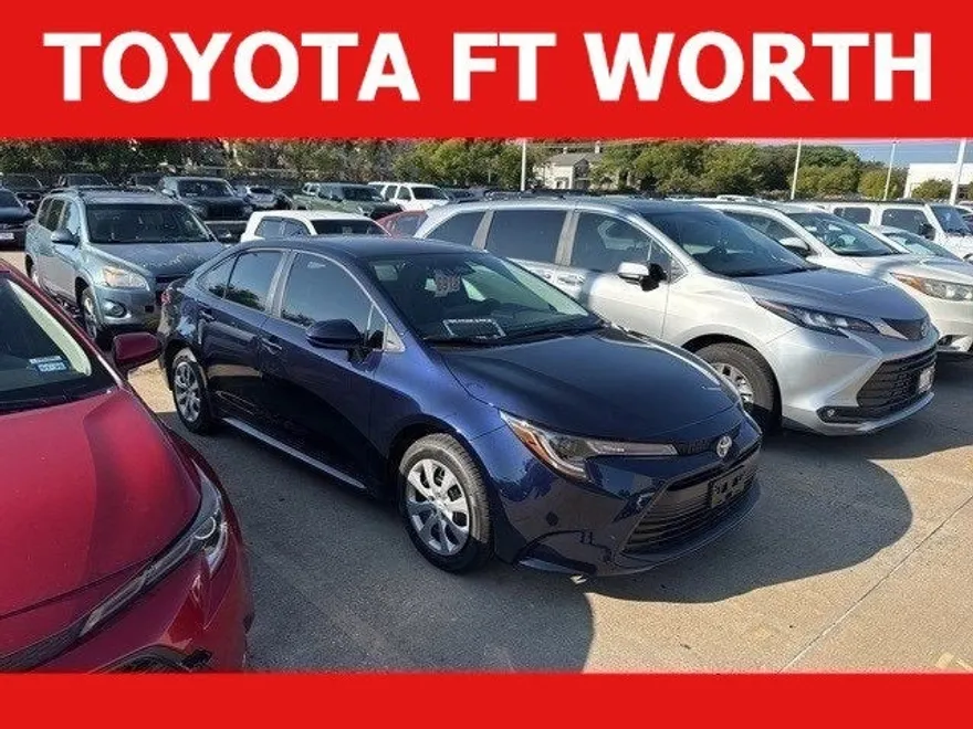 2025 Toyota Corolla LE photo 1