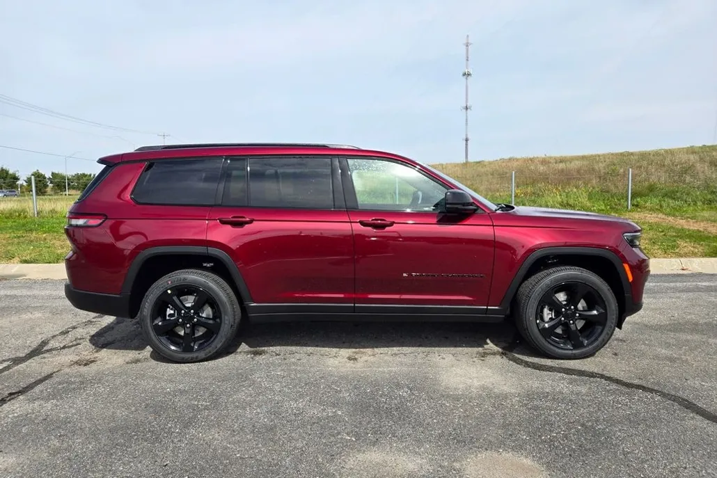 2025 Jeep Grand Cherokee Altitude X photo 1