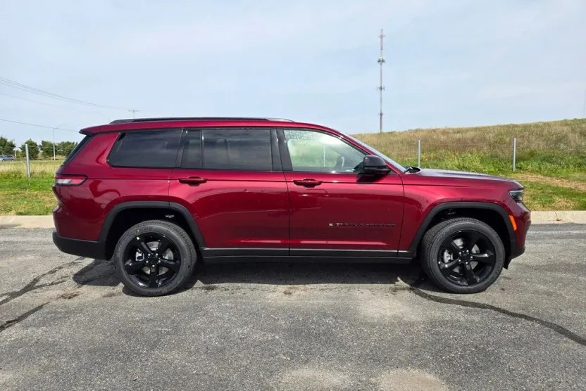 2025 Jeep Grand Cherokee Altitude X photo 1