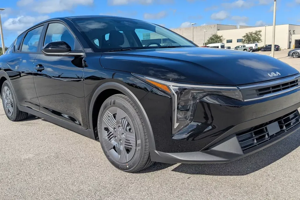 2025 Kia K4 LX photo 1