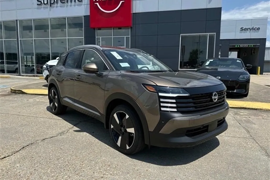 2025 Nissan Kicks SR photo 1