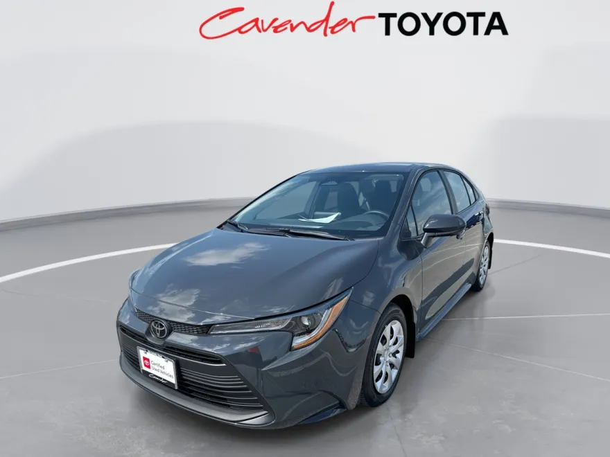 2025 Toyota Corolla LE photo 1