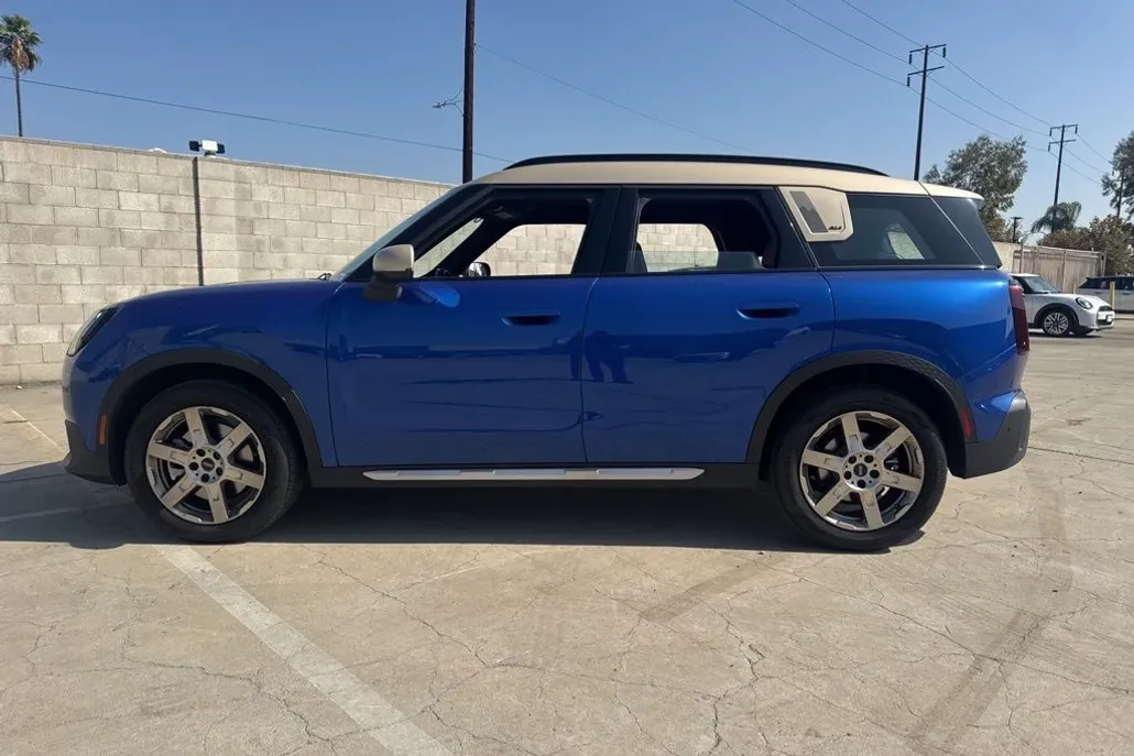 2025 Mini Cooper S ALL4 photo 1