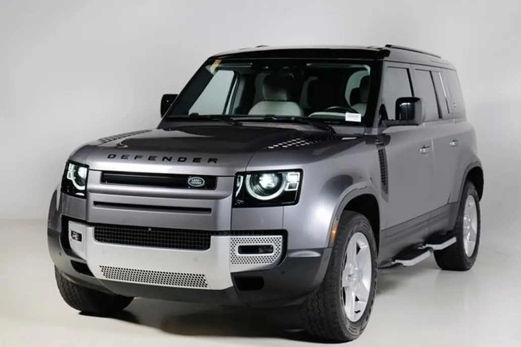 2023 Land Rover Defender 110 SE photo 1