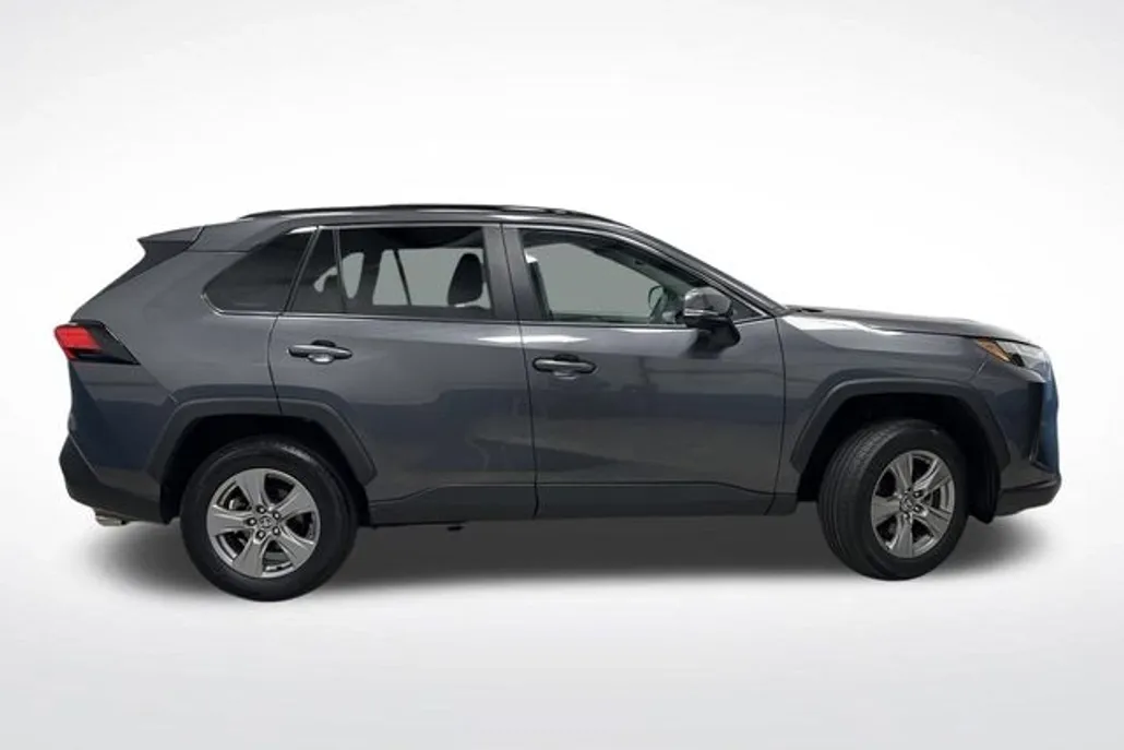 2024 Toyota RAV4 XLE photo 1