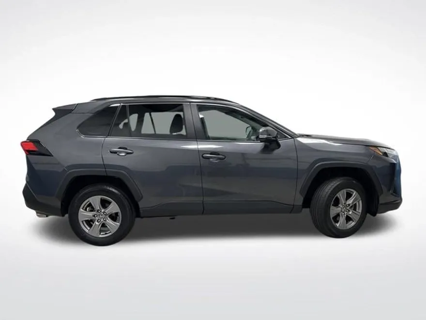 2024 Toyota RAV4 XLE photo 1
