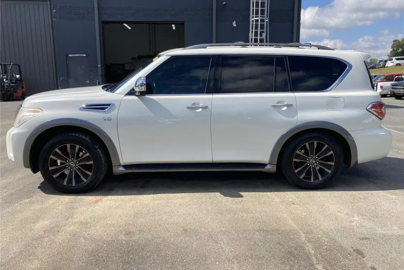 2017 Nissan Armada Platinum photo 1