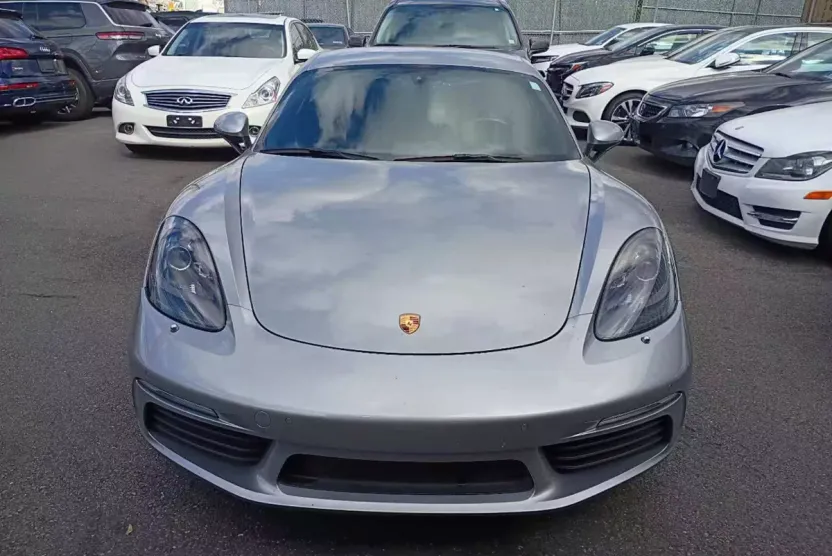 2018 Porsche Cayman photo 1