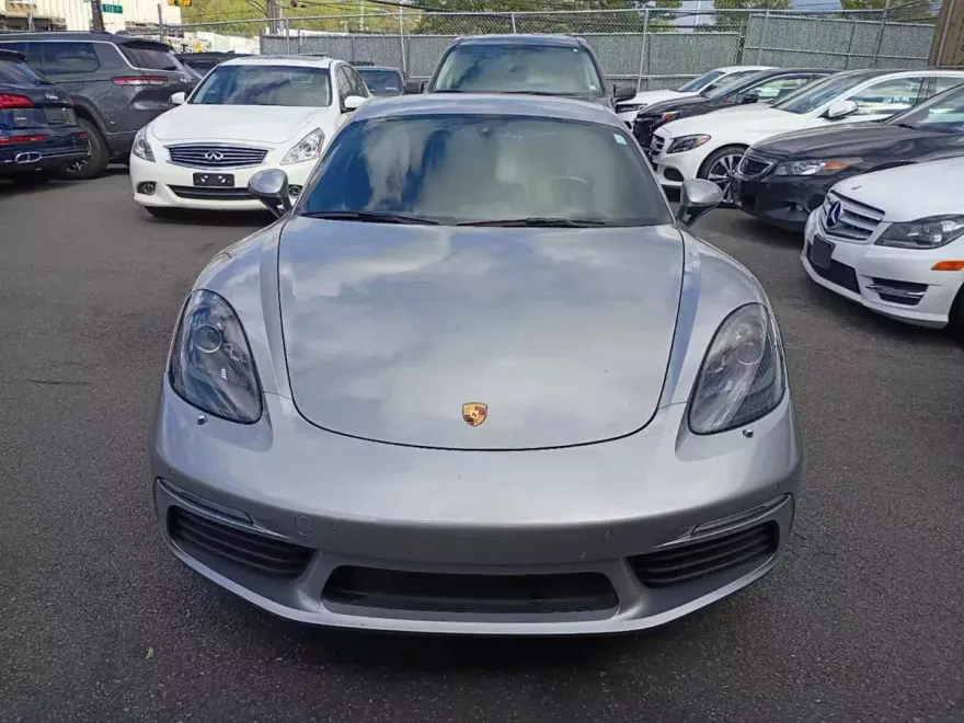2018 Porsche Cayman photo 1
