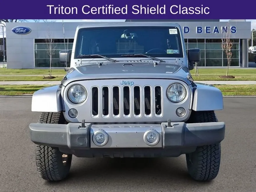 2016 Jeep Wrangler Unlimited Sahara photo 1