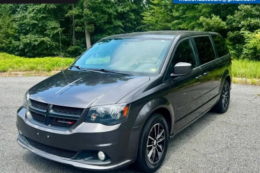 2015 Dodge Grand Caravan SXT photo 1