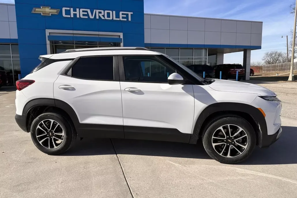 2025 Chevrolet Trailblazer LT photo 1