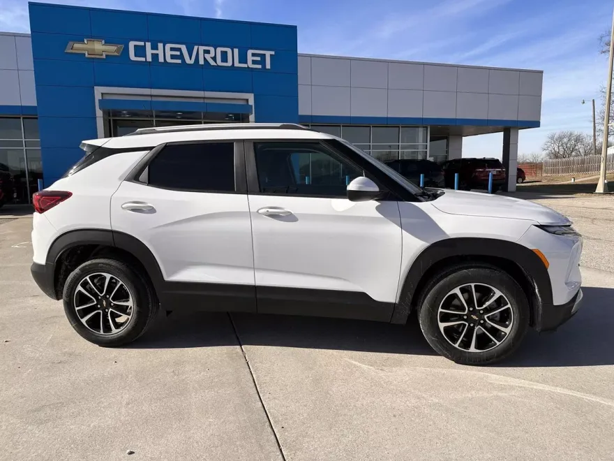 2025 Chevrolet Trailblazer LT photo 1