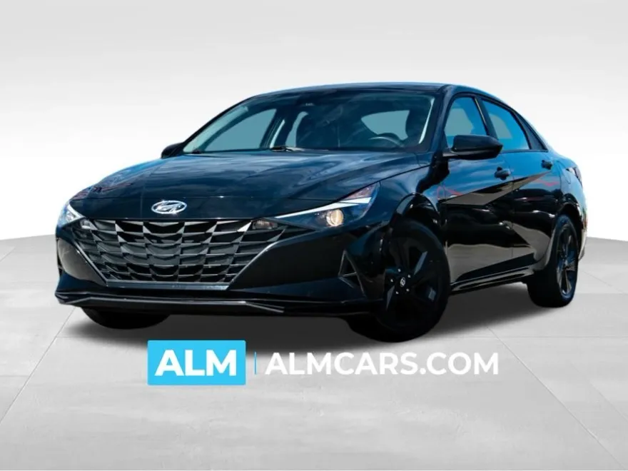 2023 Hyundai Elantra SEL photo 1
