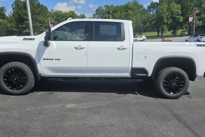 2025 Chevrolet Silverado 2500HD LTZ photo 1