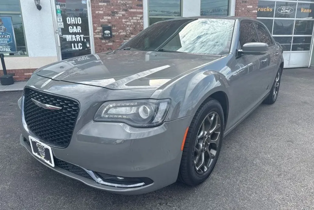2017 Chrysler 300 S photo 1