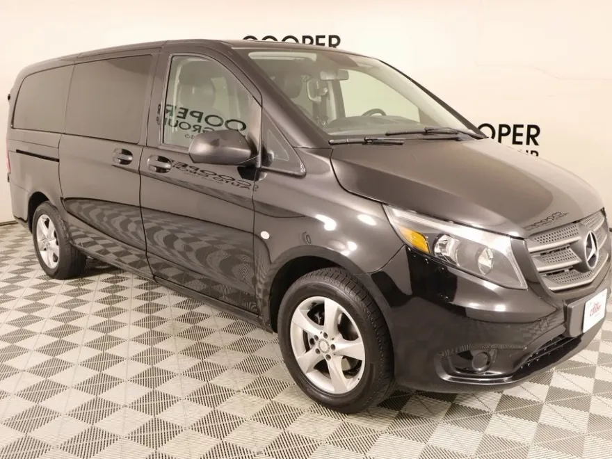 2018 Mercedes Benz Metris Passenger photo 1