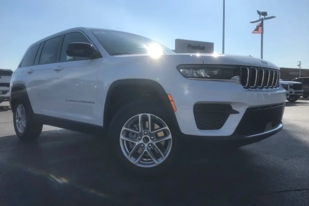 2025 Jeep Grand Cherokee Laredo X photo 1