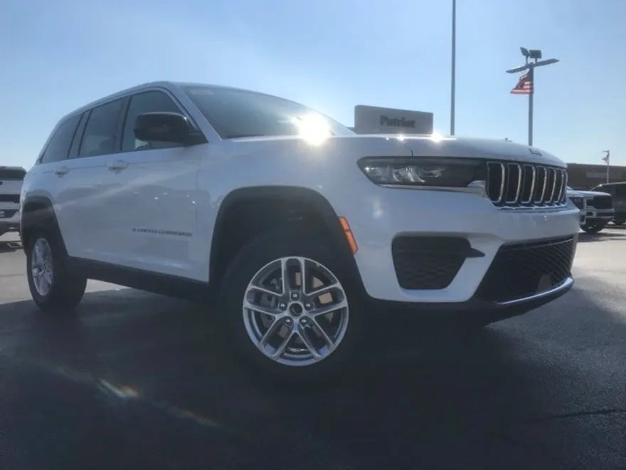 2025 Jeep Grand Cherokee Laredo X photo 1