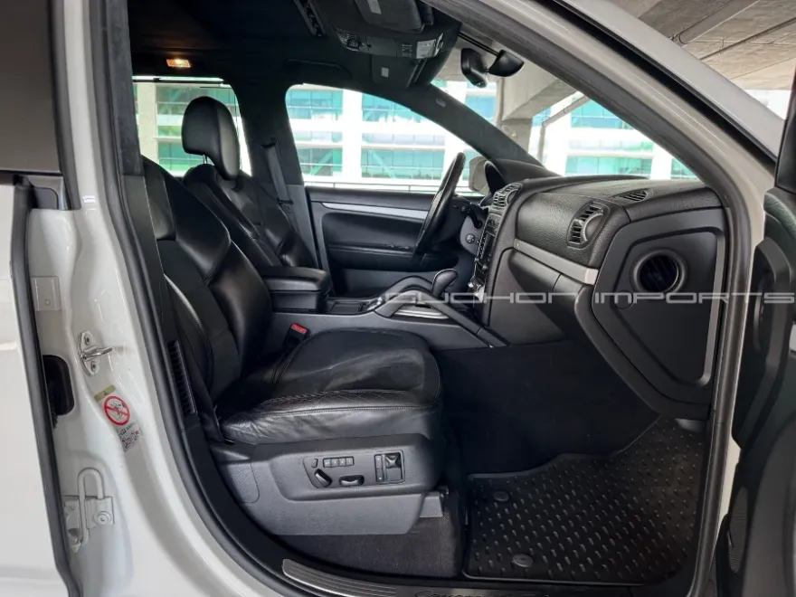 2009 Porsche Cayenne GTS photo 29