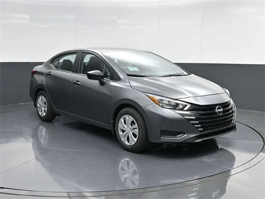 2025 Nissan Versa 1.6 S photo 1