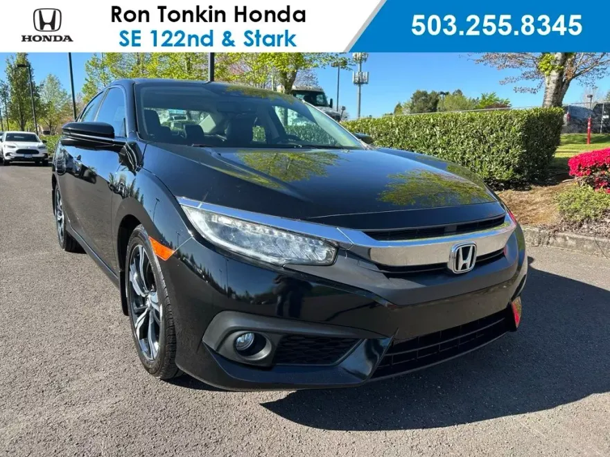 2017 Honda Civic Touring photo 1