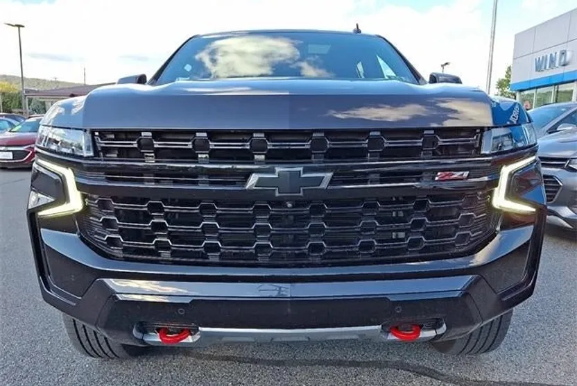2023 Chevrolet Suburban Z71 photo 1