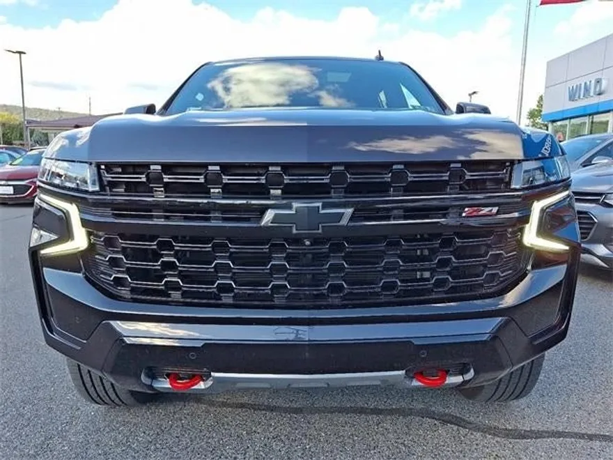 2023 Chevrolet Suburban Z71 photo 1