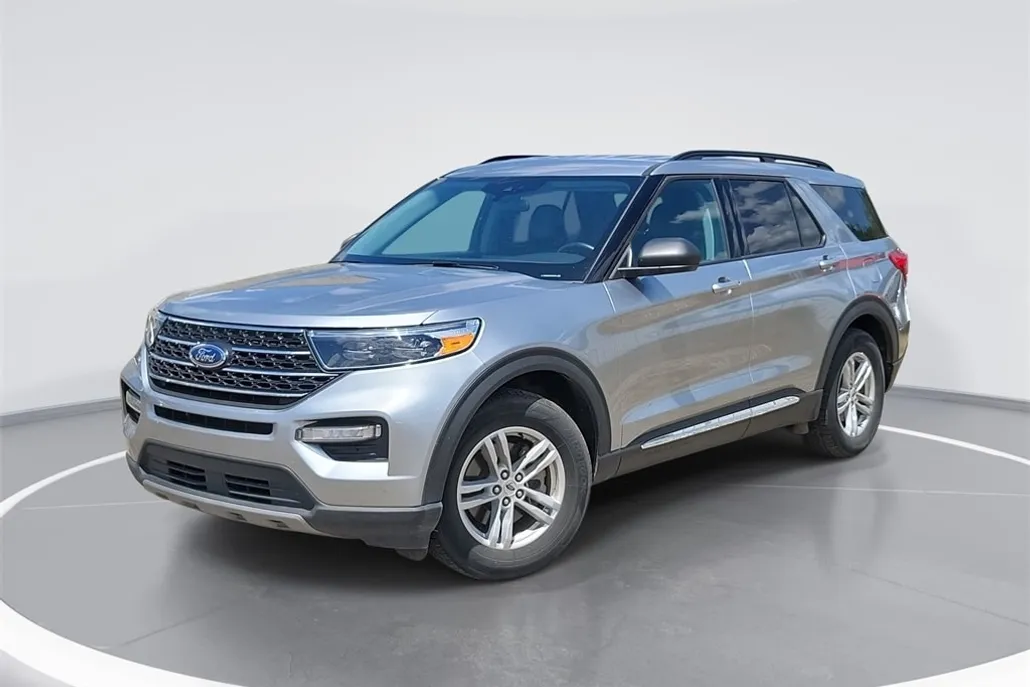 2024 Ford Explorer XLT photo 1