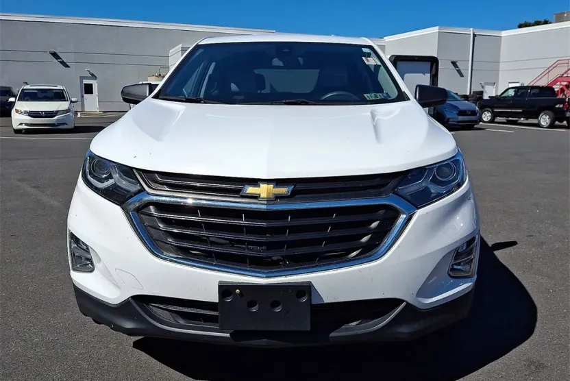 2020 Chevrolet Equinox LS photo 1