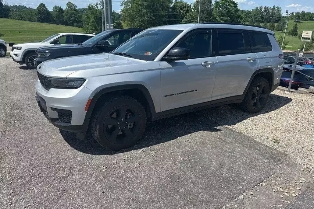 2022 Jeep Grand Cherokee L photo 1