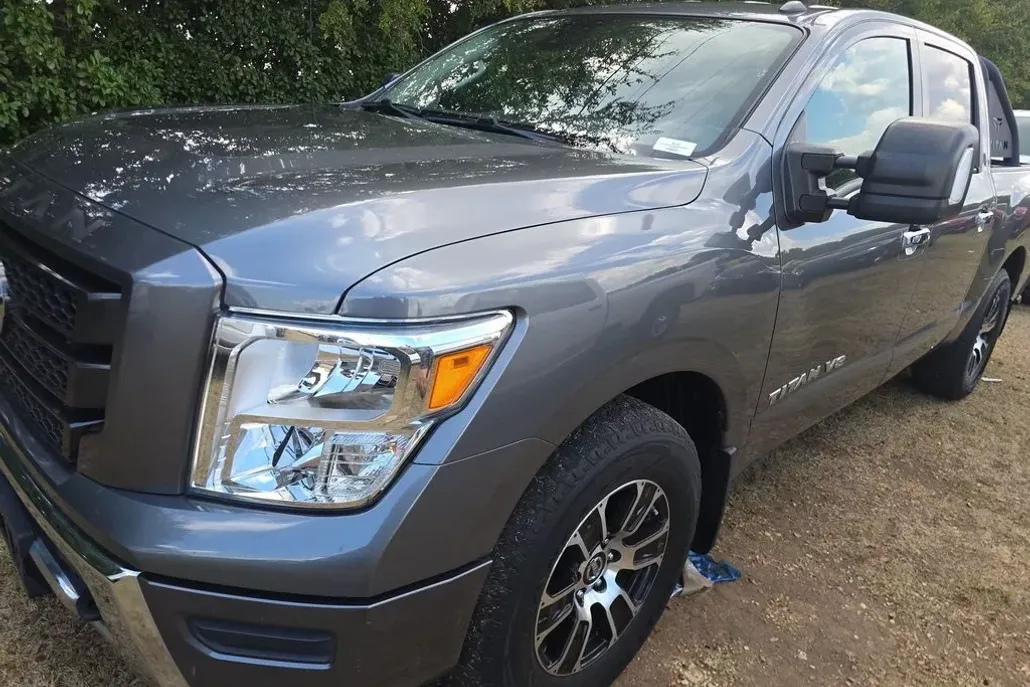 2020 Nissan Titan SV photo 1