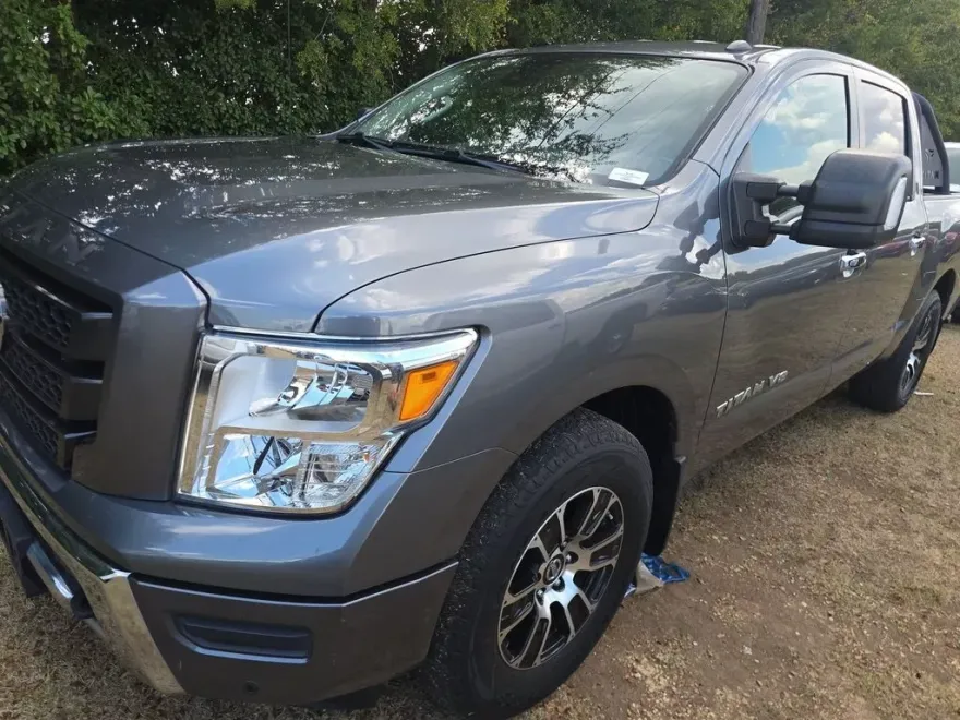2020 Nissan Titan SV photo 1