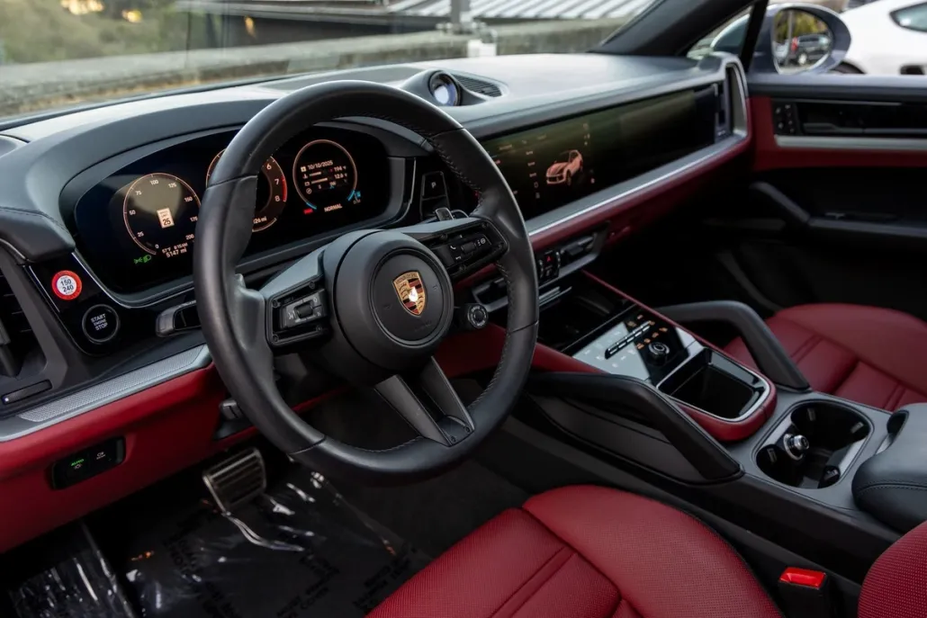 2025 Porsche Cayenne S Coupe photo 1