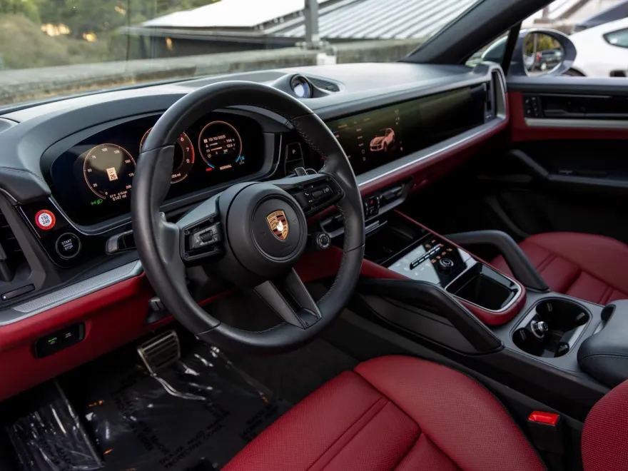 2025 Porsche Cayenne S Coupe photo 1