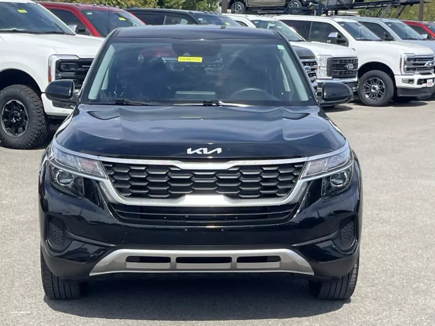 2023 Kia Seltos LX photo 1