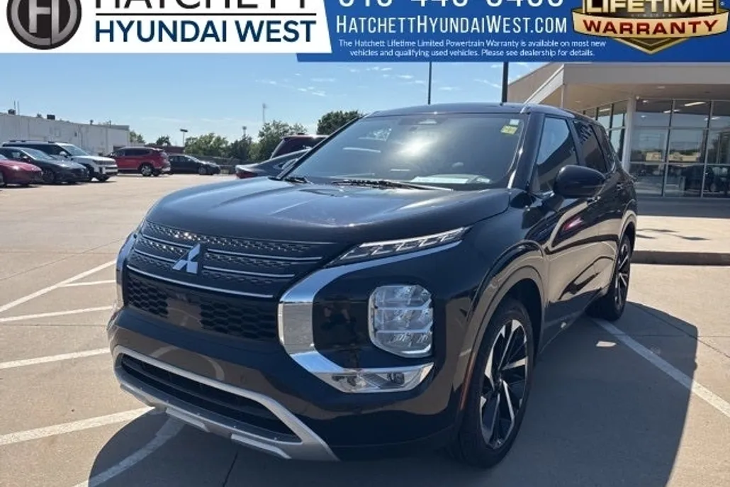 2024 Mitsubishi Outlander SE photo 1