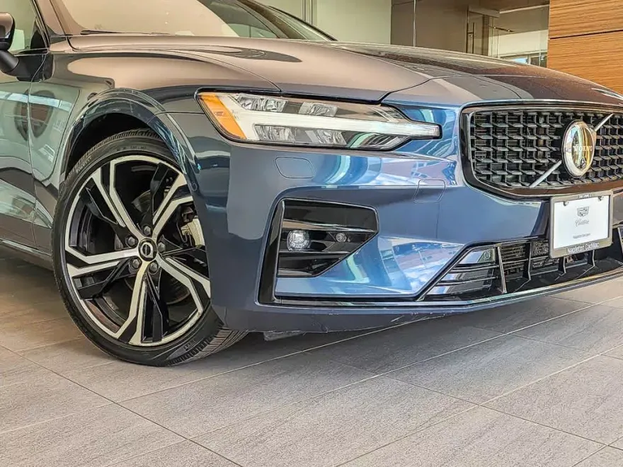 2024 Volvo S60 Ultimate photo 1