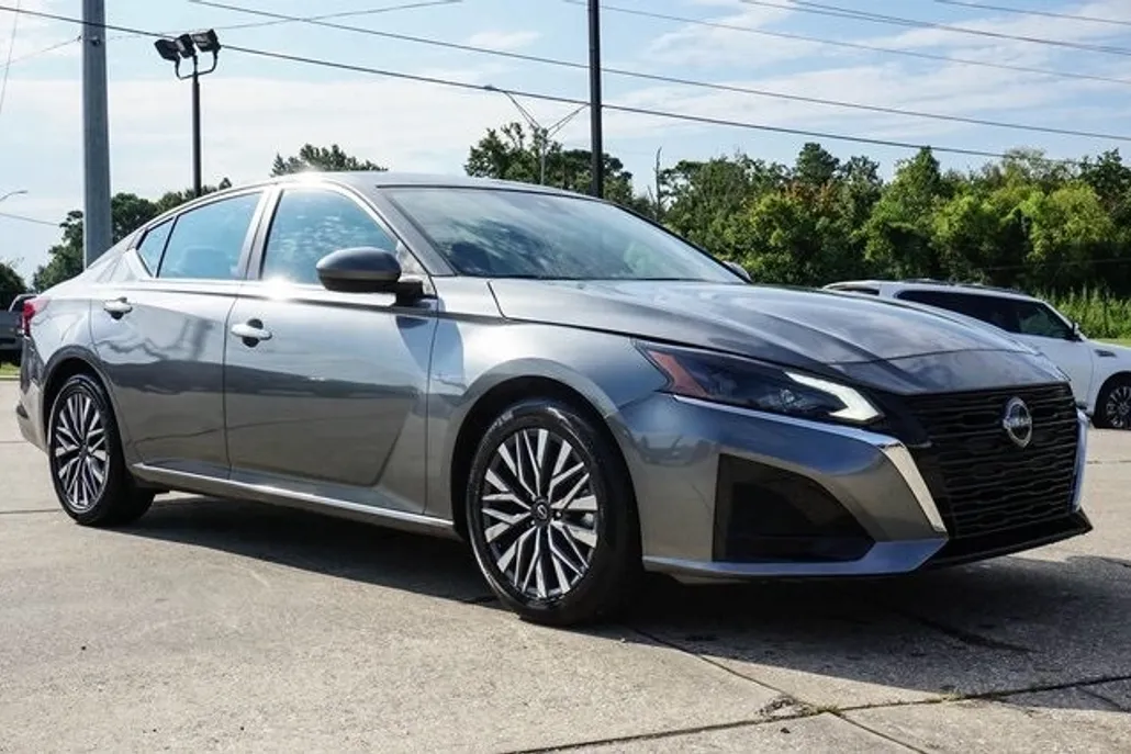 2023 Nissan Altima 2.5 SV photo 1