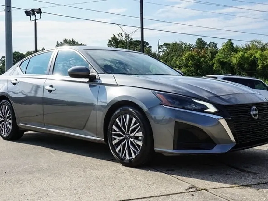 2023 Nissan Altima 2.5 SV photo 1