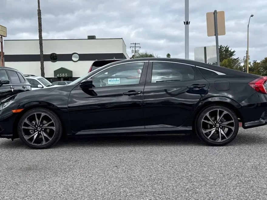 2020 Honda Civic Sport photo 1