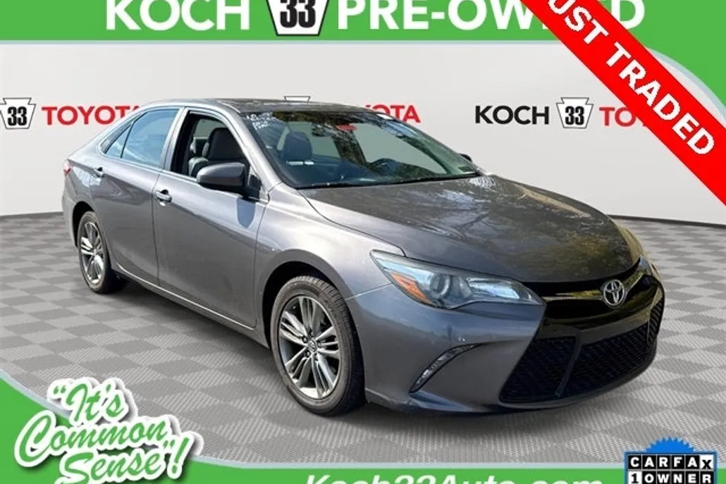 2016 Toyota Camry SE photo 1