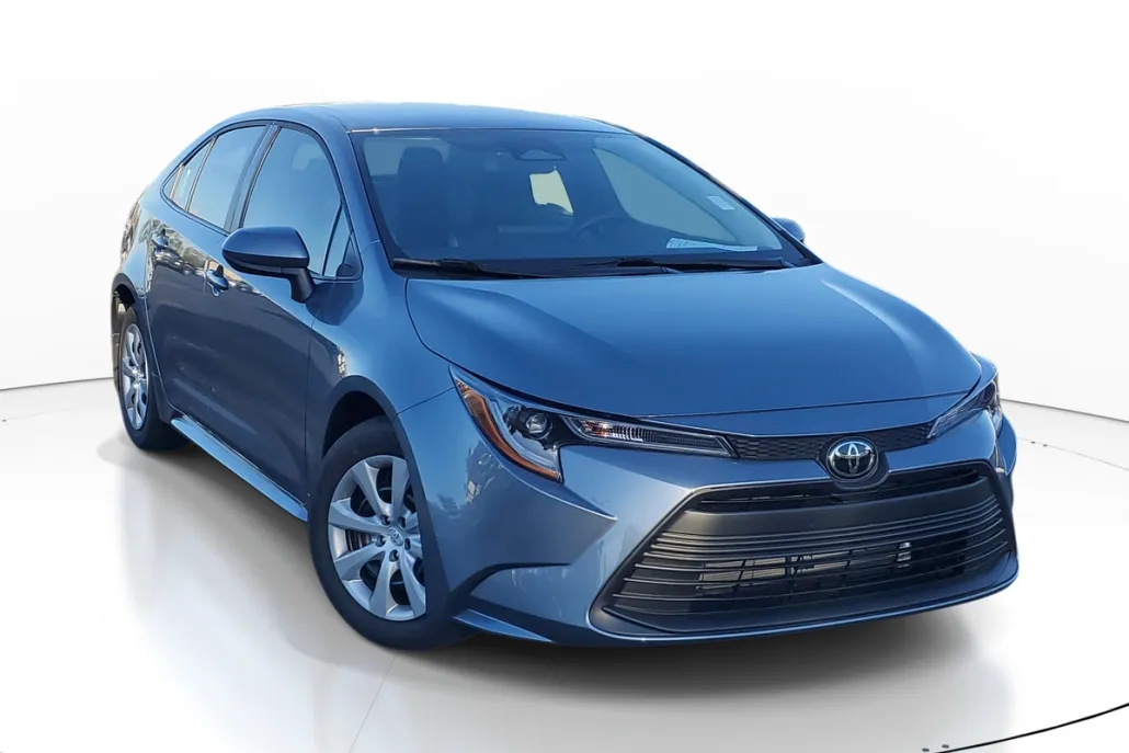 2025 Toyota Corolla LE photo 1