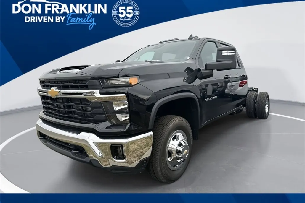2025 Chevrolet Silverado 3500HD LT photo 1