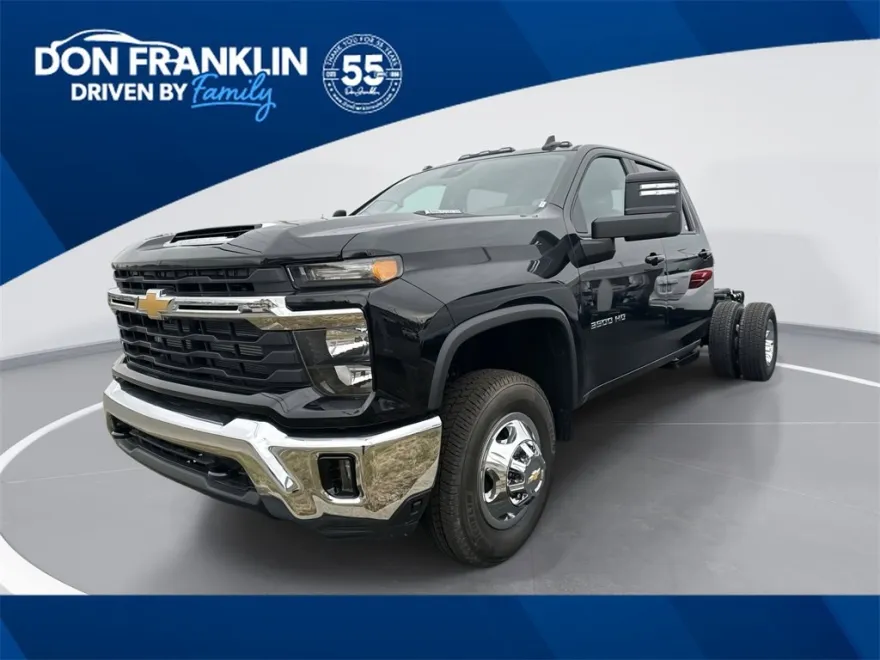 2025 Chevrolet Silverado 3500HD LT photo 1