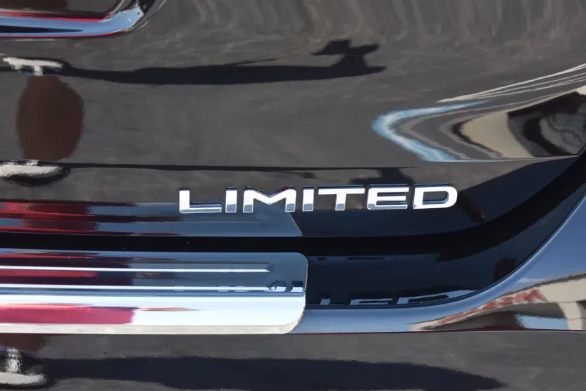 2022 Toyota Highlander Limited photo 1